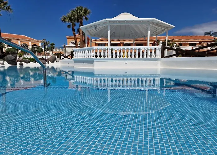 Exclusive Penthouse Playa Vistas 4 Close To The Sea And Beach, Aircondition For A Fee, Wifi, Terrace, Heated Pool Playa de las Américas