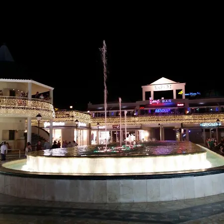 Exclusive Penthouse Playa Vistas 4 Close To The Sea And Beach, Aircondition For A Fee, Wifi, Terrace, Heated Pool Playa de las Américas