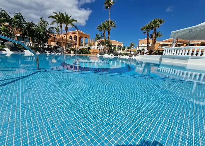 Exclusive Penthouse Playa Vistas 4 Close To The Sea And Beach, Aircondition For A Fee, Wifi, Terrace, Heated Pool * Playa de las Américas