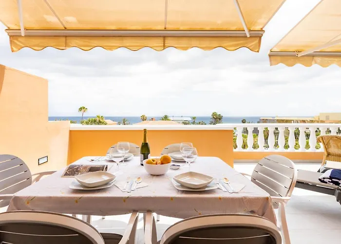 Exclusive Penthouse Playa Vistas 4 Close To The Sea And Beach, Aircondition For A Fee, Wifi, Terrace, Heated Pool Playa de las Américas