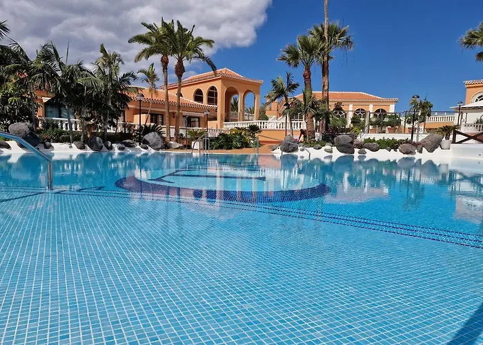 Exclusive Penthouse Playa Vistas 4 Close To The Sea And Beach, Aircondition For A Fee, Wifi, Terrace, Heated Pool Playa de las Américas